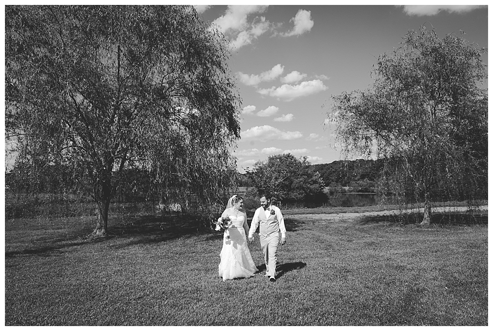 wedding portrait black and white willow tree