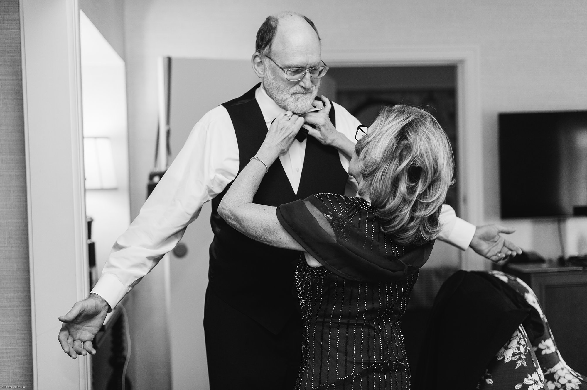 bride's parents getting ready the alexandrian hotel wedding pictures