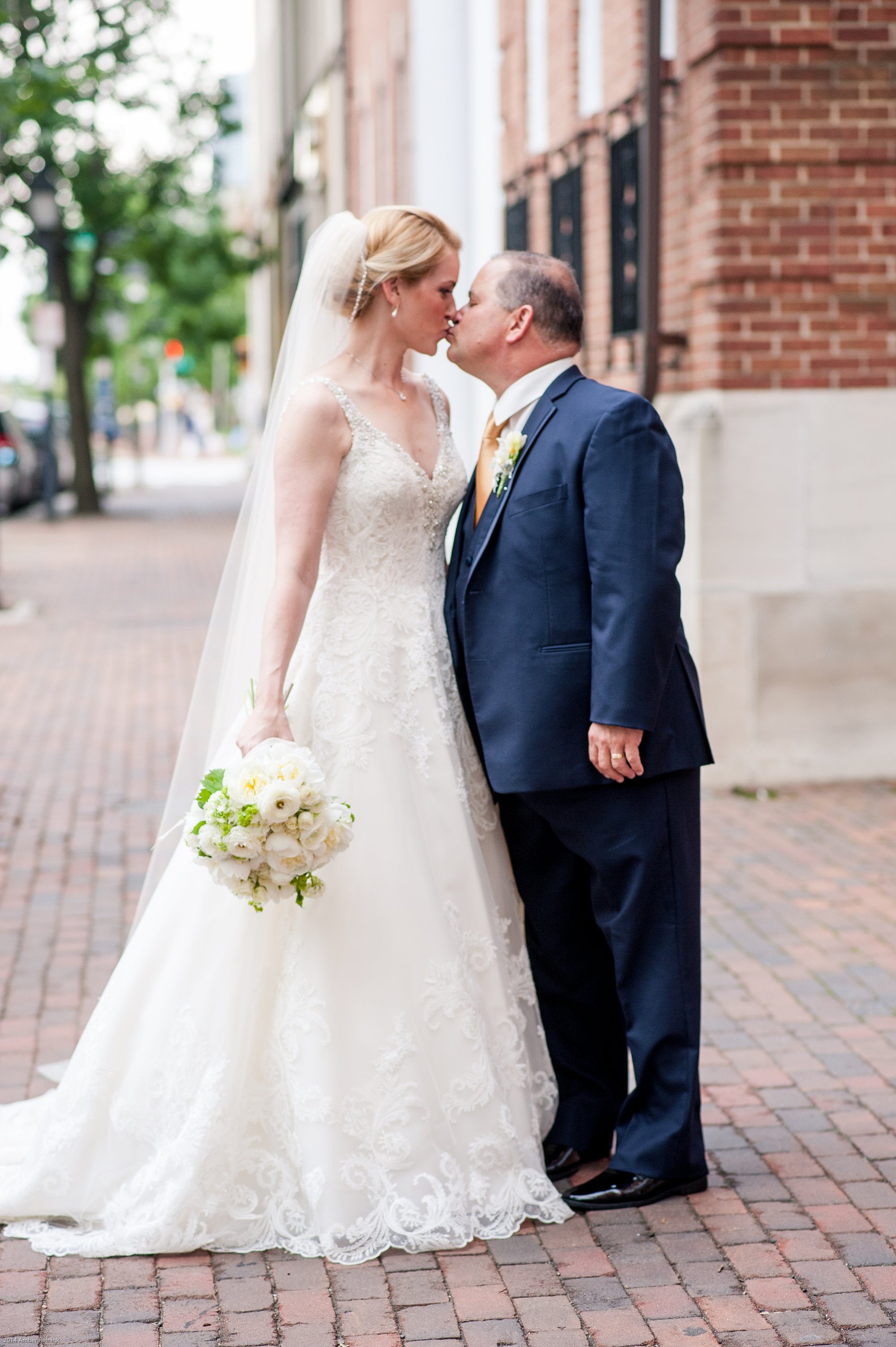 the alexandrian hotel wedding pictures Alexandria Virginia bride and groom portrait kissing