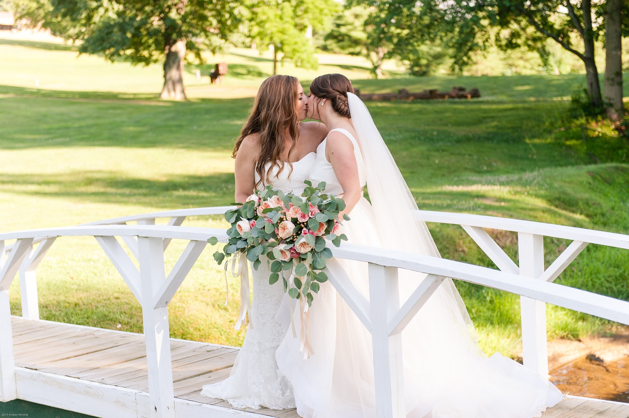 two brides fauquier springs country club wedding Warrenton Virginia amber kay photography